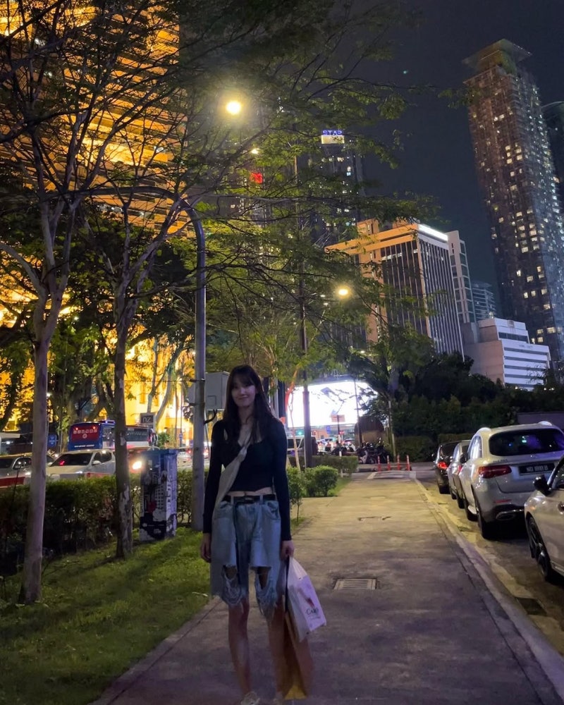 From Cannes debut to city nights: Jeon Jong-seo masters the art of minimal impact