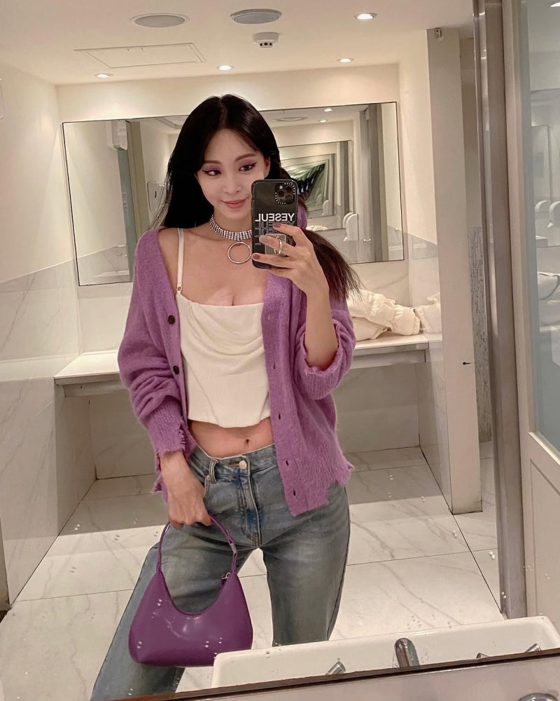 44 but make it timeless: Han Ye-seul masters neutral denim casual