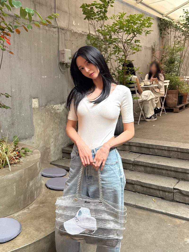Kwon Na-ra's Ratio Game: How an 8-Head-Tall Woman Dresses Without Trying