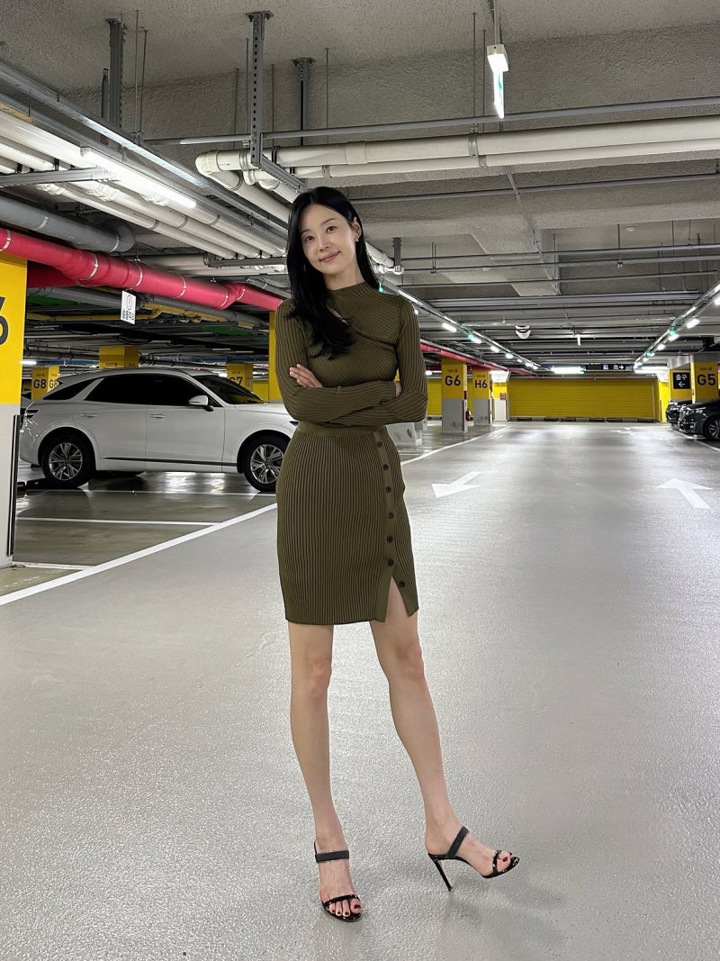Han Ji-hye at 42: Supermodel Legend Proves Black Does All the Work