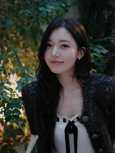 Jung Da-bin's Tweed Moment: How a Baskin-Robbins Kid Learned to Play With Black and White