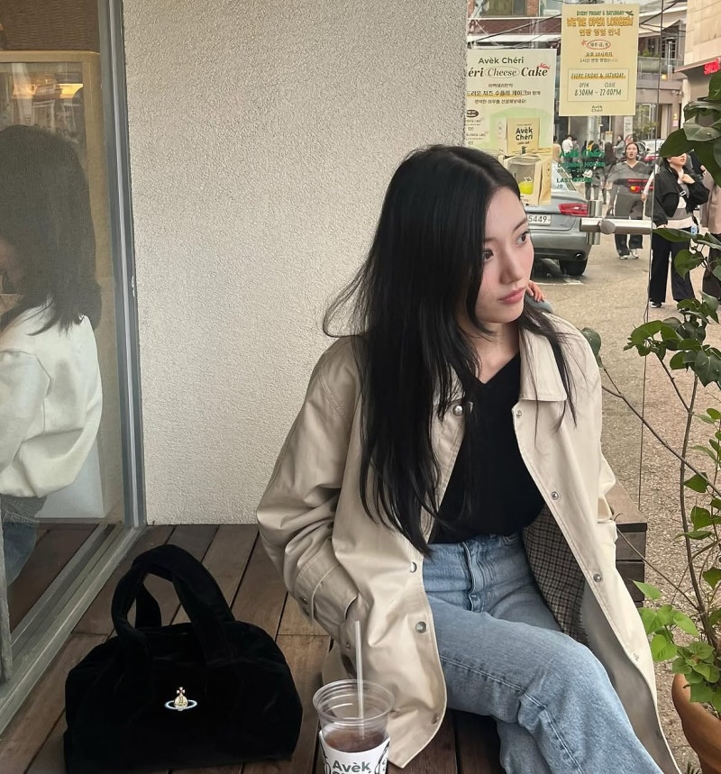 Jung Da-bin's Tweed Moment: How a Baskin-Robbins Kid Learned to Play With Black and White
