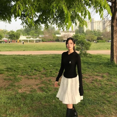 Jung Da-bin's Tweed Moment: How a Baskin-Robbins Kid Learned to Play With Black and White