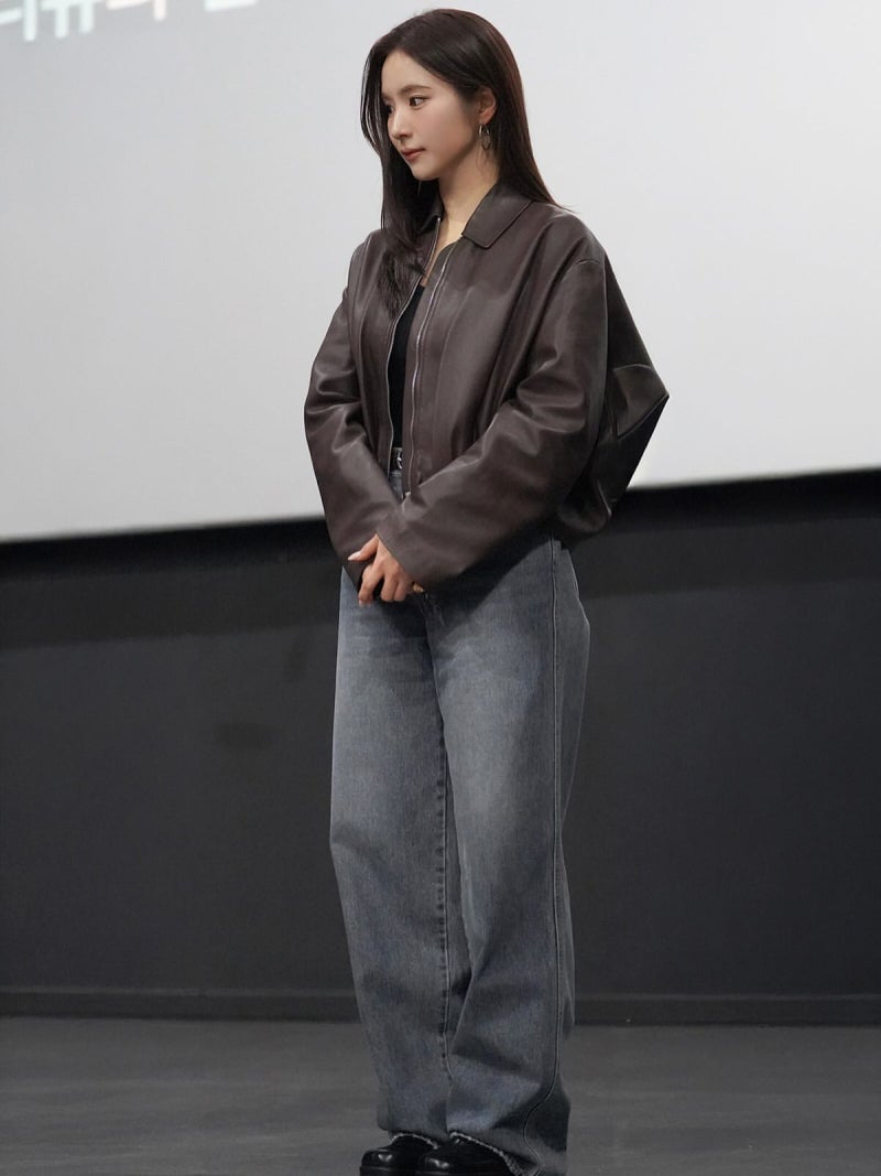 From school goddess to award winner: Shin Sae-kyung shows us how gray suits hit different