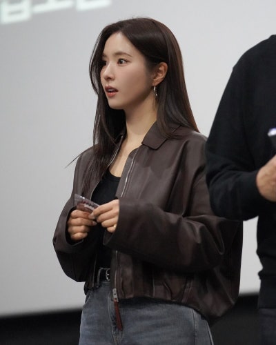 From school goddess to award winner: Shin Sae-kyung shows us how gray suits hit different