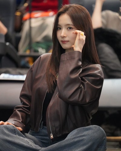 From school goddess to award winner: Shin Sae-kyung shows us how gray suits hit different