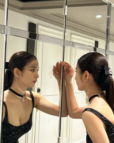 From school goddess to award winner: Shin Sae-kyung shows us how gray suits hit different