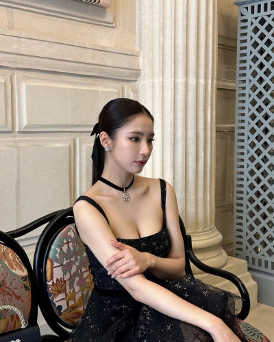 From school goddess to award winner: Shin Sae-kyung shows us how gray suits hit different