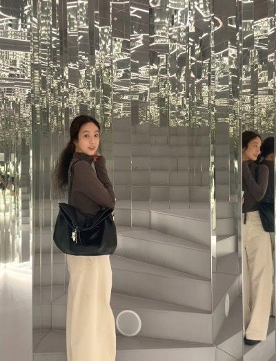 The Actress Who Almost Lost Her Role for Her Walk—Now Owns the Waistline