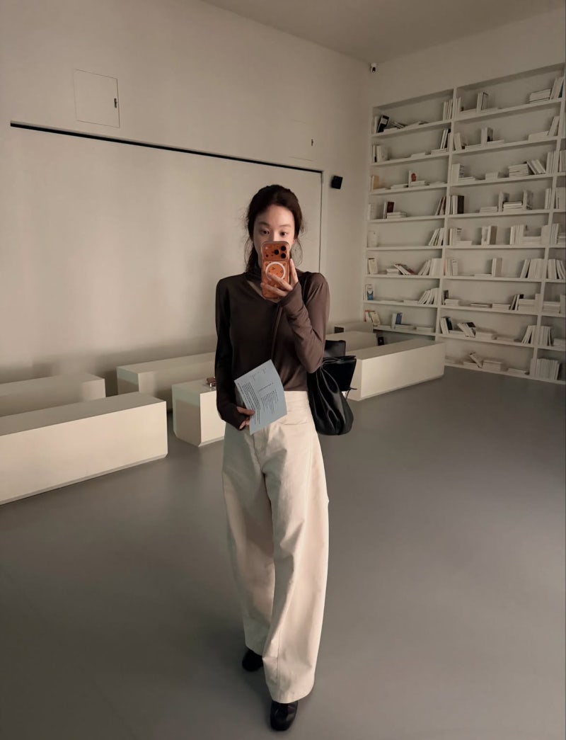 The Actress Who Almost Lost Her Role for Her Walk—Now Owns the Waistline