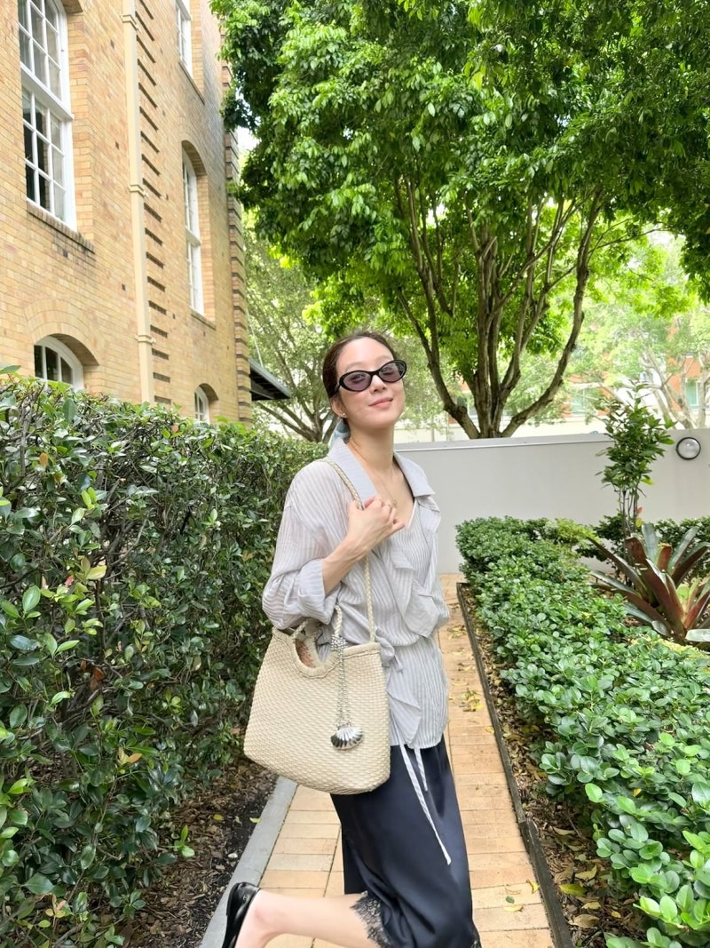 The Actress Who Almost Lost Her Role for Her Walk—Now Owns the Waistline