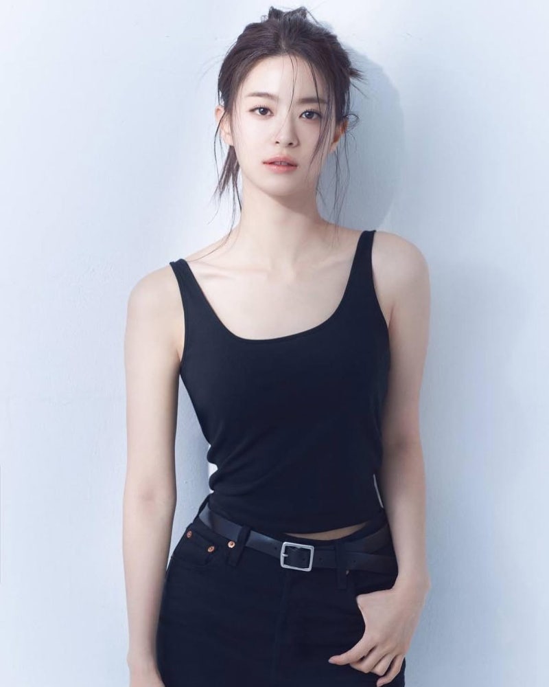 How Jeon So-young Makes Her Face Look Smaller (And Why It Matters for Anyone Tall)