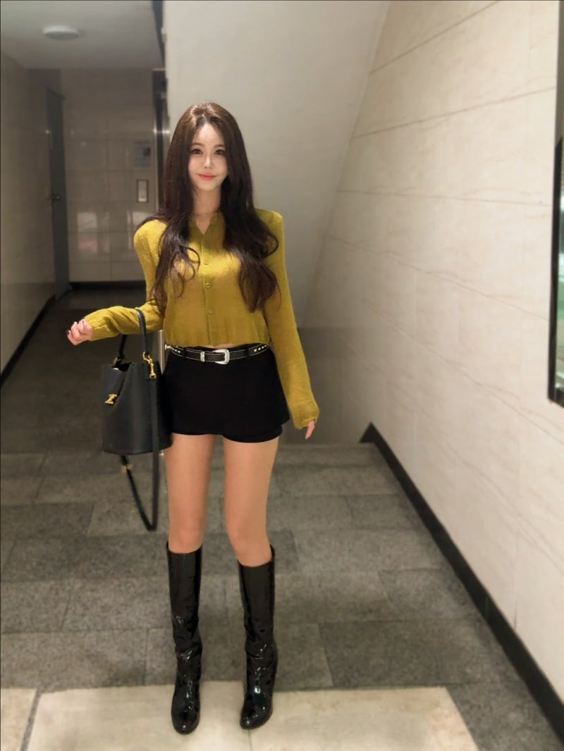 The It-Girl Architect: How Kang Ye-bin Uses Belts to Transform Every Outfit Into Something Sharp