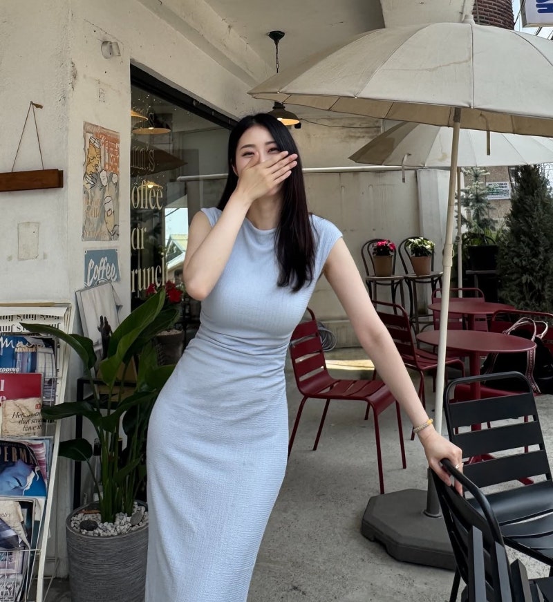 Left her US law firm to become a broadcaster—here's how this Wharton grad actually styles herself