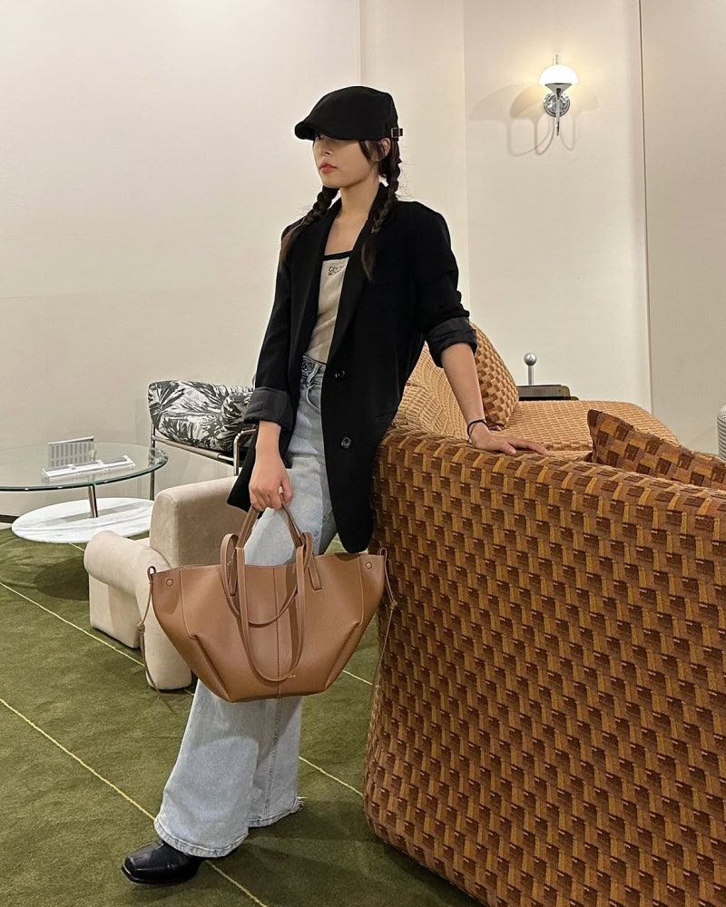 The actress who, despite being only 152cm tall, didn't let herself be intimidated and went around taking photos with tall people... How to choose bottoms that make your legs look longer, brought to you by "My First Kiss in a Drama"!