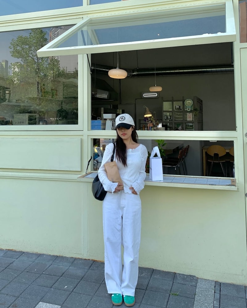 The actress who, despite being only 152cm tall, didn't let herself be intimidated and went around taking photos with tall people... How to choose bottoms that make your legs look longer, brought to you by "My First Kiss in a Drama"!