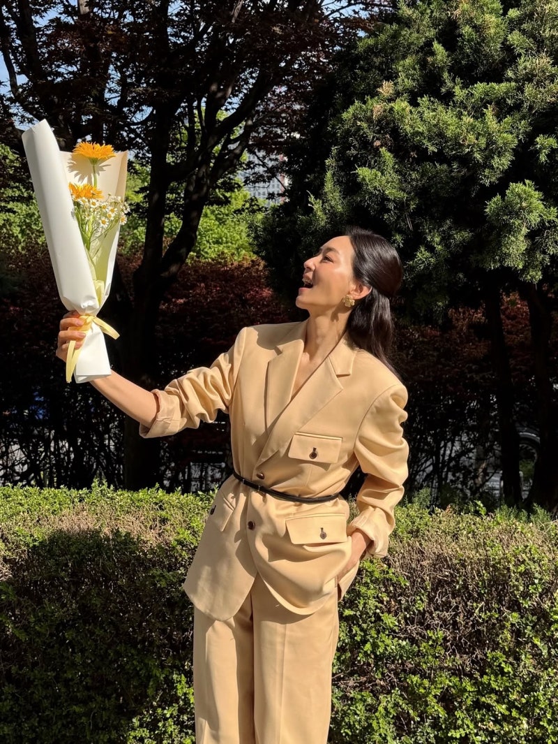 The reason why the look perfected by a veteran actress, who took on the challenging task of playing two roles again after 19 years, is taking on a new perspective!