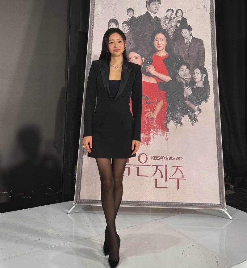 The reason why the look perfected by a veteran actress, who took on the challenging task of playing two roles again after 19 years, is taking on a new perspective!