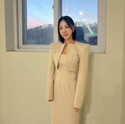 The Daily Formula perfected by the desperate woman who was able to change genres by desperately pleading with a producer right before her debut!