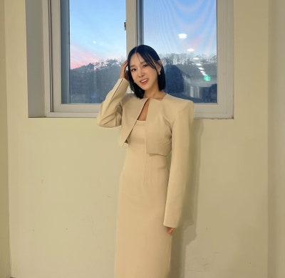 The Daily Formula perfected by the desperate woman who was able to change genres by desperately pleading with a producer right before her debut!