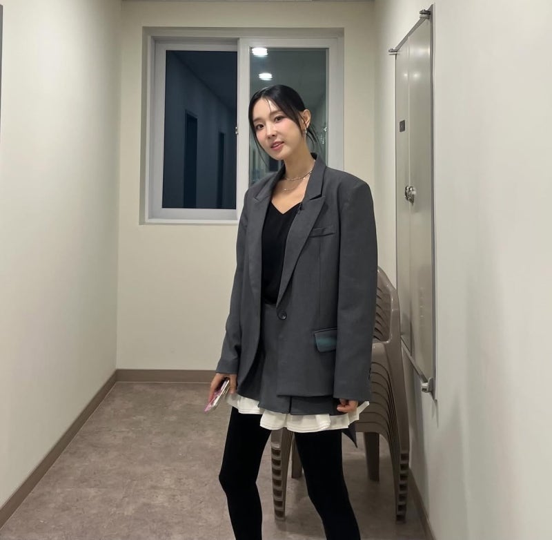 The Daily Formula perfected by the desperate woman who was able to change genres by desperately pleading with a producer right before her debut!