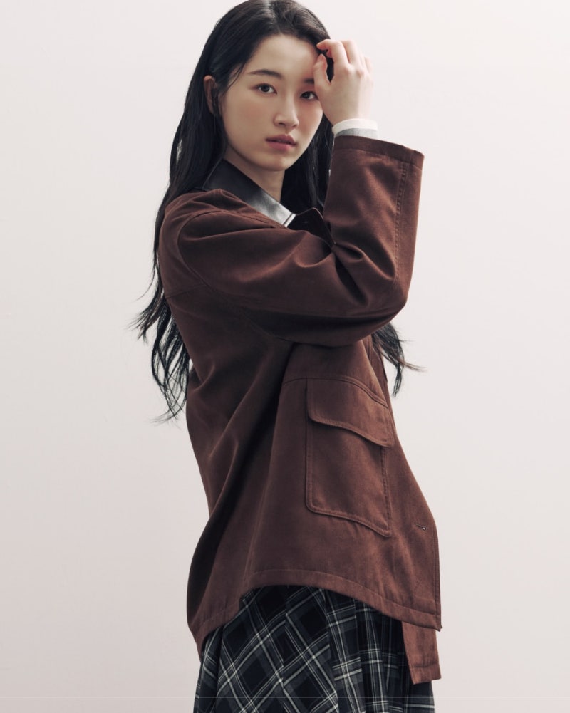The outfit style of a surprising actress who is afraid of bugs and horror but holds a 3rd Dan in Judo and can even perform breakfalls and shoulder throws!