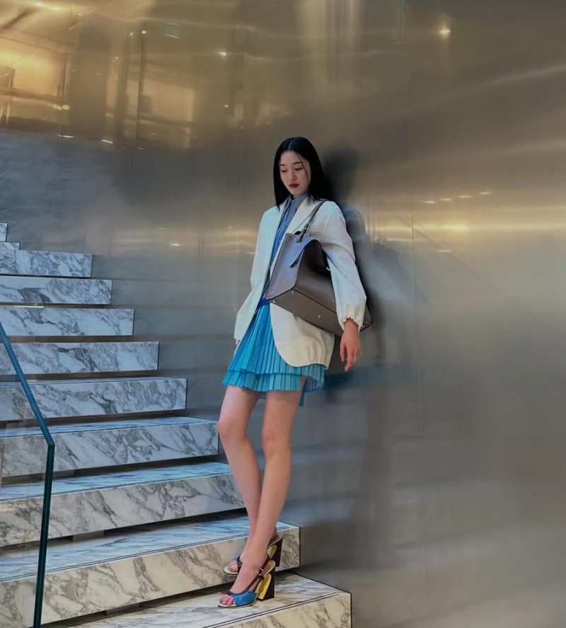 The outfit style of a surprising actress who is afraid of bugs and horror but holds a 3rd Dan in Judo and can even perform breakfalls and shoulder throws!