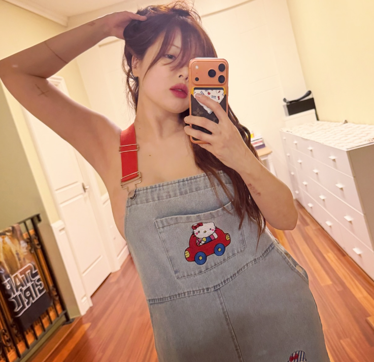 Hyun-a's Rare Comeback Selfies: When Red Hair and Off-Shoulder Tees Become the Entire Mood