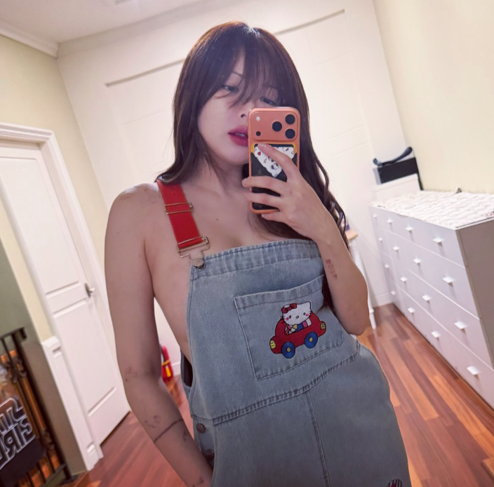 Hyun-a's Rare Comeback Selfies: When Red Hair and Off-Shoulder Tees Become the Entire Mood