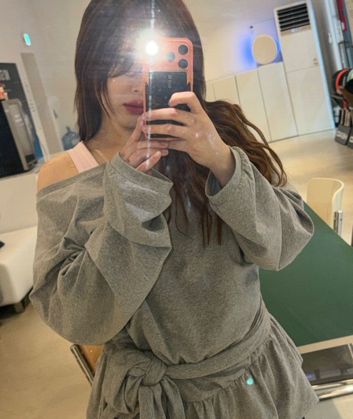 Hyun-a's Rare Comeback Selfies: When Red Hair and Off-Shoulder Tees Become the Entire Mood