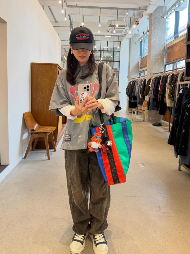 Six Awards. Two Continents. One Actress. Watch Son Ye-jin Turn Venice and a Beach into Her Personal Runway