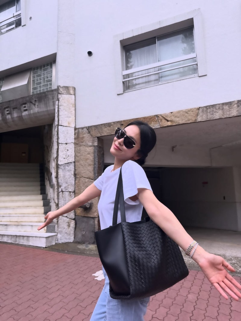 30 Years of Radiance — Watch Korea's Top Actress Mix Bottega Veneta and Rolex Like She Literally Invented Luxury Casual