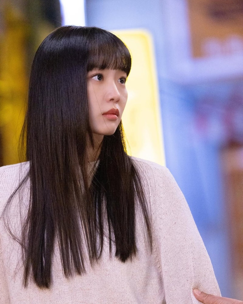Jin Ki-ju's Crochet Vest Ease: From IT Consultant to Leading Actress in 3 Years