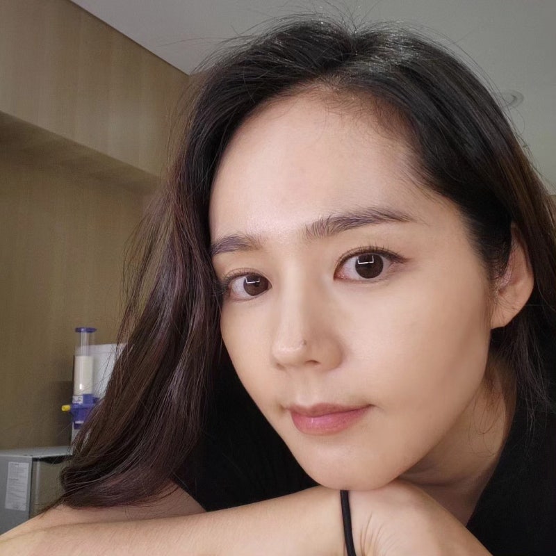 The Neutral Queen: Han Ga-in's Formula for Making Monochrome Look Like a Lifestyle