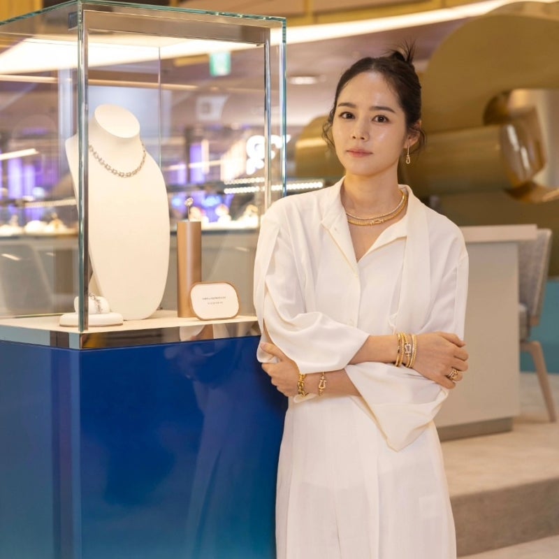 The Neutral Queen: Han Ga-in's Formula for Making Monochrome Look Like a Lifestyle
