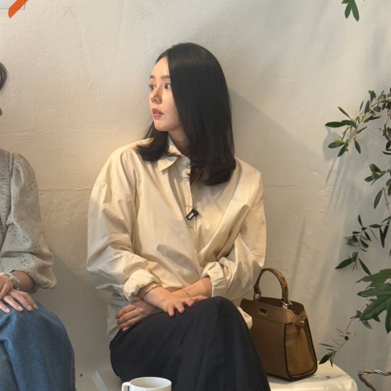 The Neutral Queen: Han Ga-in's Formula for Making Monochrome Look Like a Lifestyle