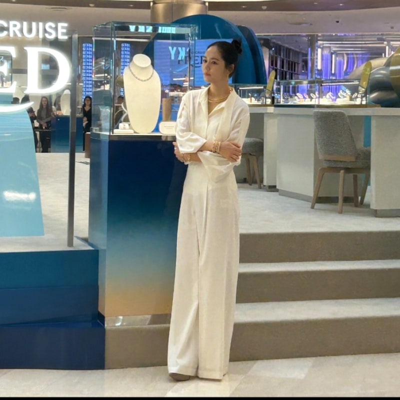 The Neutral Queen: Han Ga-in's Formula for Making Monochrome Look Like a Lifestyle