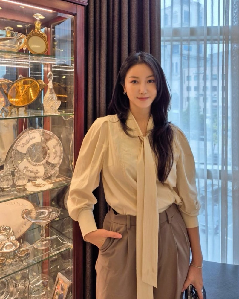 Accidentally Won a 30,000-Person Face Contest and Proved Style is About Subtle Power: Kim Ok-bin's Layered Genius