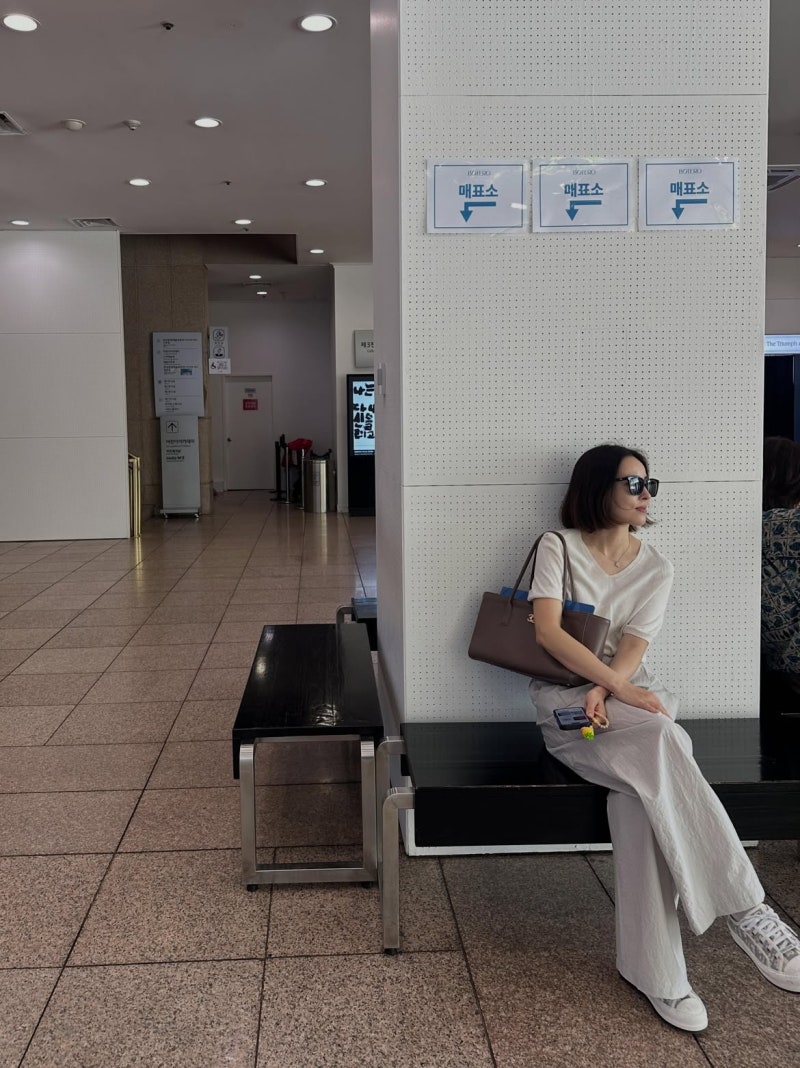 Born beautiful before the cameras: Han Hye-jin's three-tone rule and the brown leather thing