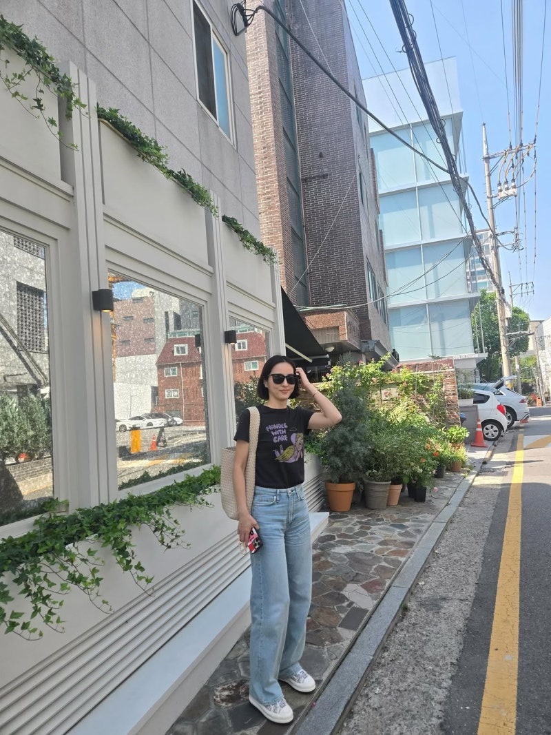 Born beautiful before the cameras: Han Hye-jin's three-tone rule and the brown leather thing