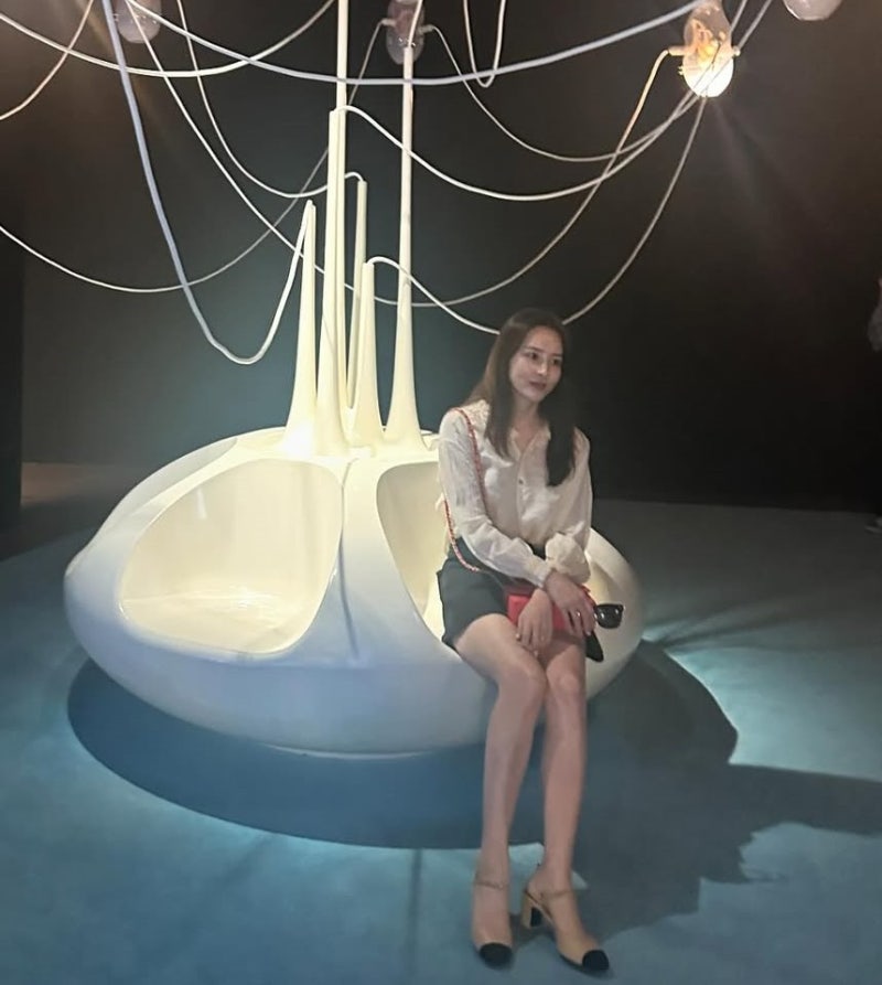 Born beautiful before the cameras: Han Hye-jin's three-tone rule and the brown leather thing