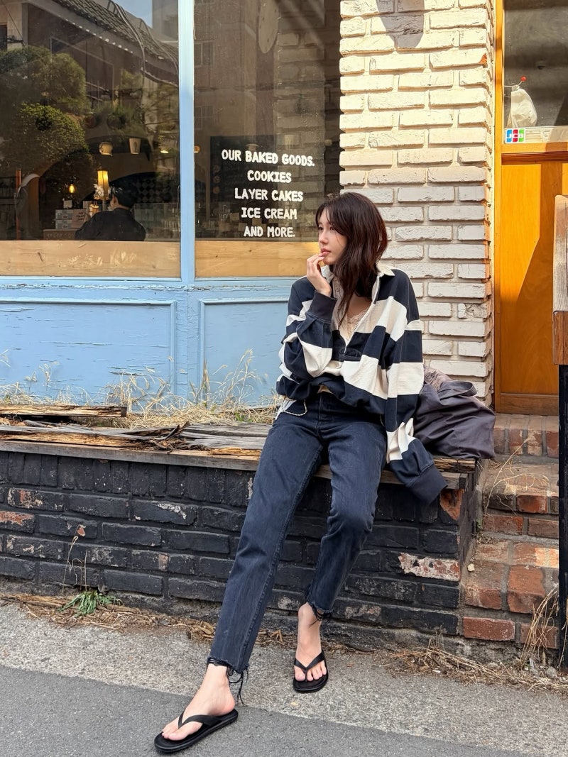 From mysterious to hilarious: Lee Ji-a's minimalist play between tough and delicate fabrics