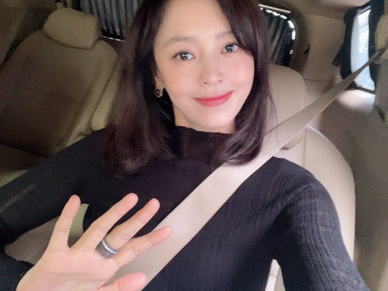 Kang Sung-yeon, once the faceless voice of Late Regret, proves she's unforgettable fully clothed