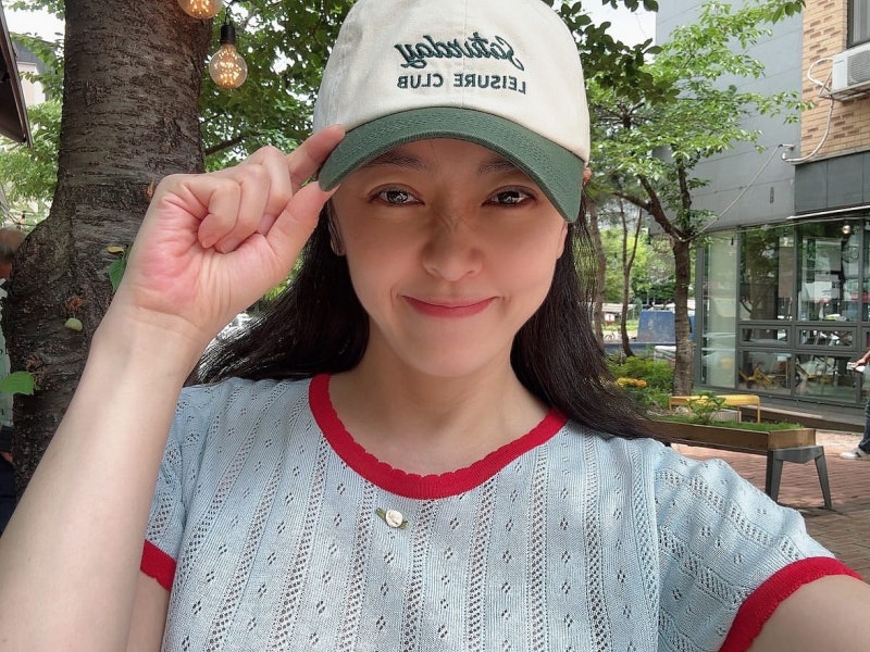 Kang Sung-yeon, once the faceless voice of Late Regret, proves she's unforgettable fully clothed