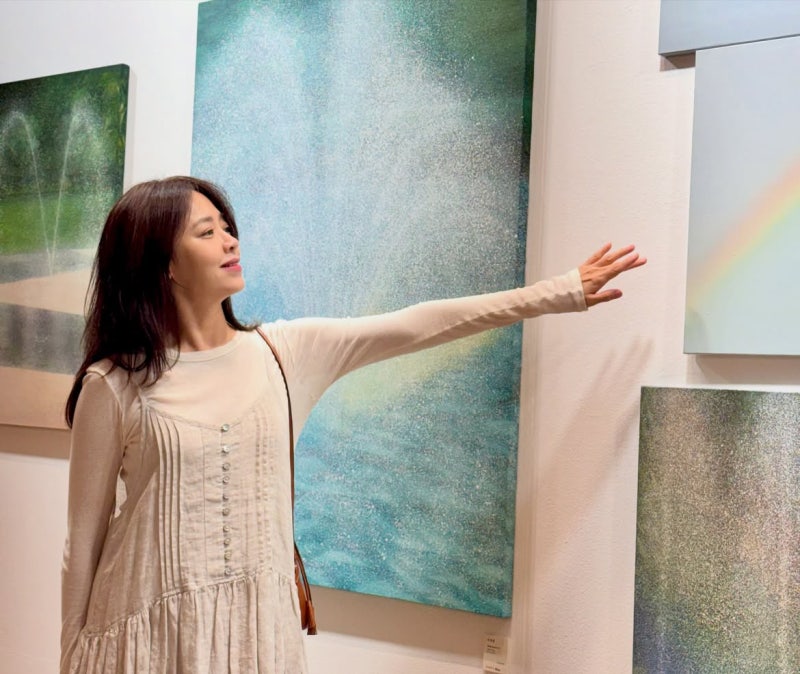 Kang Sung-yeon, once the faceless voice of Late Regret, proves she's unforgettable fully clothed