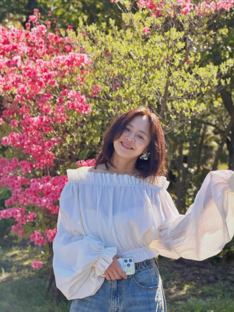 Kang Sung-yeon, once the faceless voice of Late Regret, proves she's unforgettable fully clothed