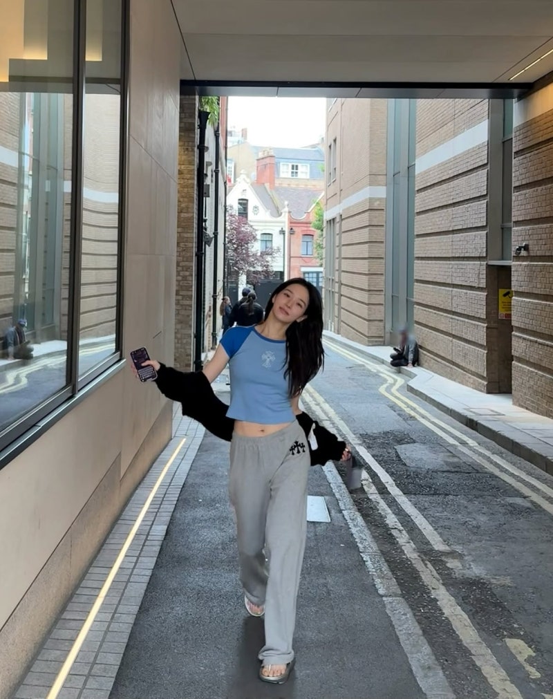 Pomeranian Face, Ballet-Built Physique: Park Gyu-young's London Street Style Is All Effortless Flex