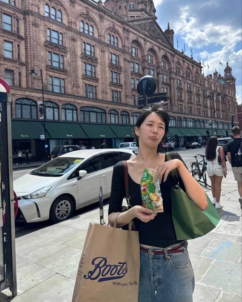 Pomeranian Face, Ballet-Built Physique: Park Gyu-young's London Street Style Is All Effortless Flex