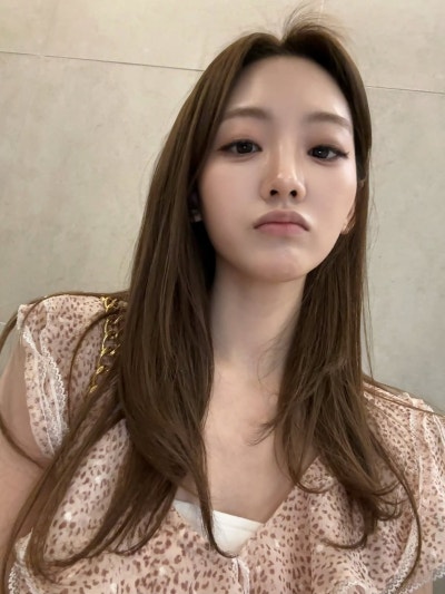 She Sleeps 10 Hours and Has Killer Proportions—Watch Jo I-hyun Build Entire Moods Around Bags