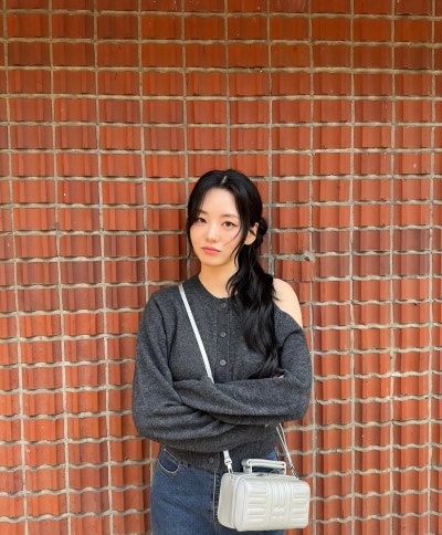 She Sleeps 10 Hours and Has Killer Proportions—Watch Jo I-hyun Build Entire Moods Around Bags